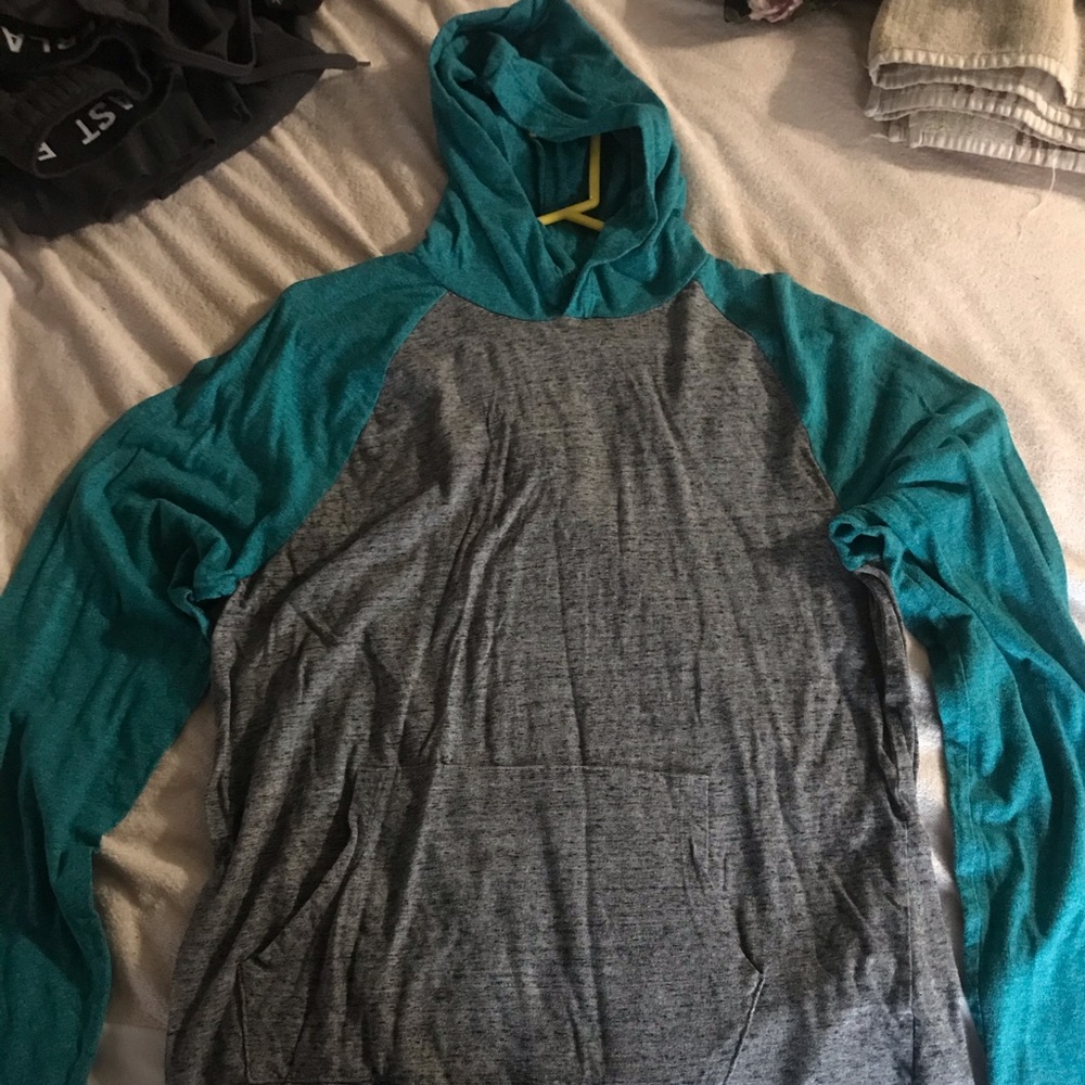 Long sleeve T-shirt with hoodie